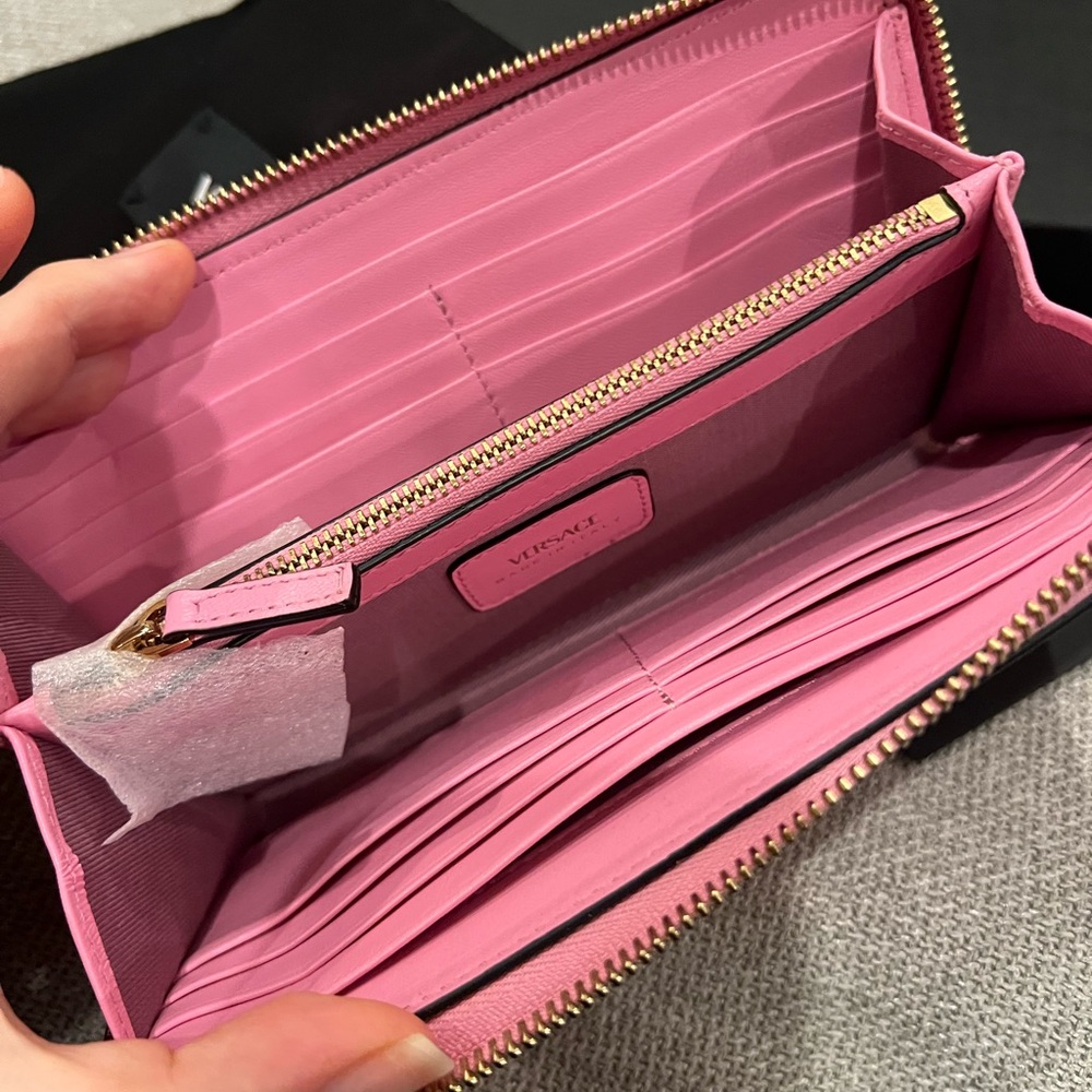 New Versace Medusa Long Pink Zip-Around Wallet - Picture 9 of 15